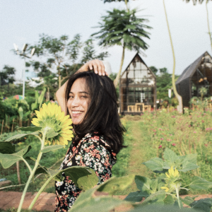 girls on farm